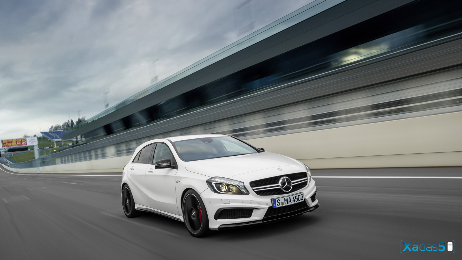 Mercedes-Benz A45 AMG... sem palavras! 15 08