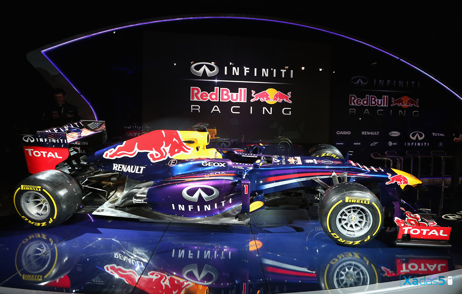 Red Bull Racing RB9 8 Red Bull RB9 5