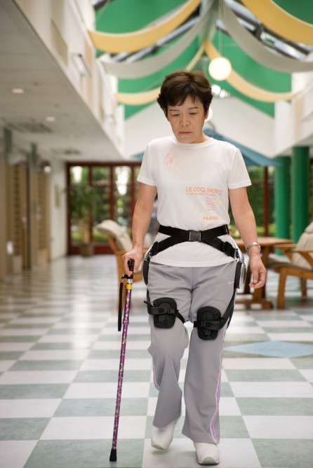 O exoskeleton da Honda já "anda" aí 12 honda walking assist exoskeleton 35