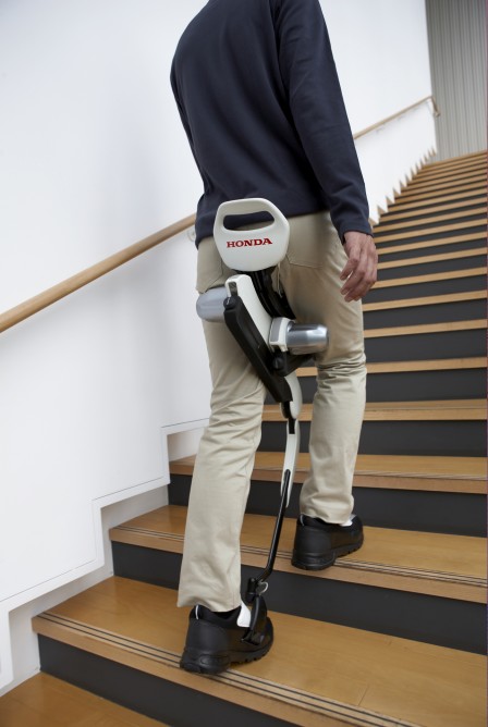 O exoskeleton da Honda já "anda" aí 19 honda walking assist exoskeleton 41
