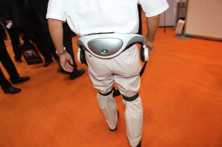 O exoskeleton da Honda já "anda" aí 13 honda walking assist exoskeleton 7