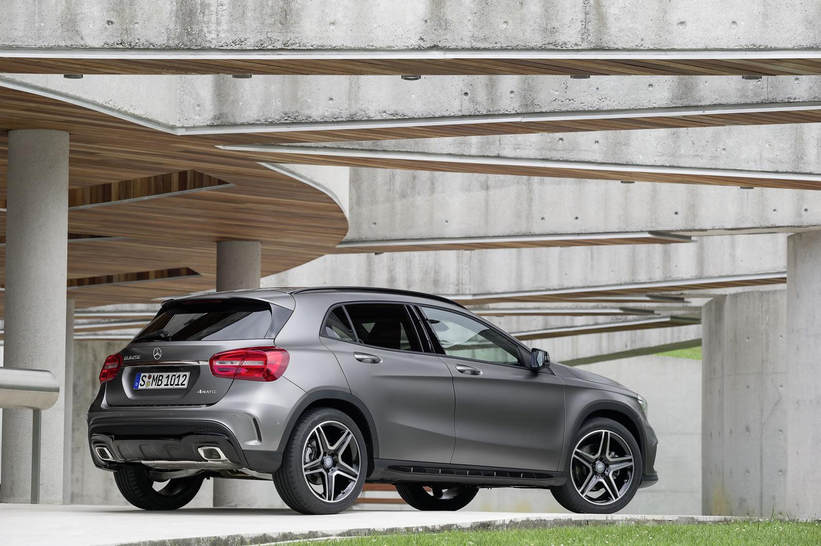 Mercedes mostra GLA (com vídeo) 14 MB GLA 10