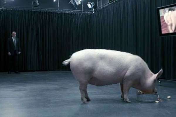 A perturbadora e genial série Black Mirror vai regressar 2 Black Mirror revived by Netflix for 12 new episodes