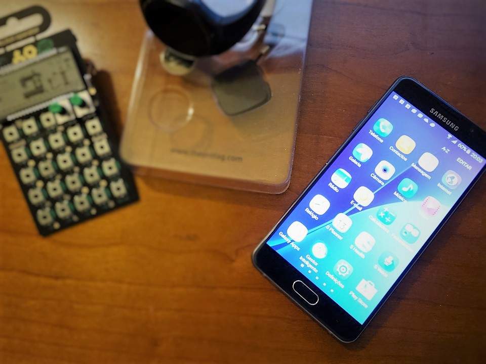 Samsung Galaxy A5 / 6 (2016), o ensaio a um média gama de prestígio