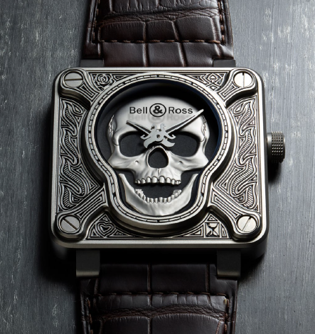 Bell & Ross BR01 Burning Skull alia a imagem militar ao universo das tatuagens