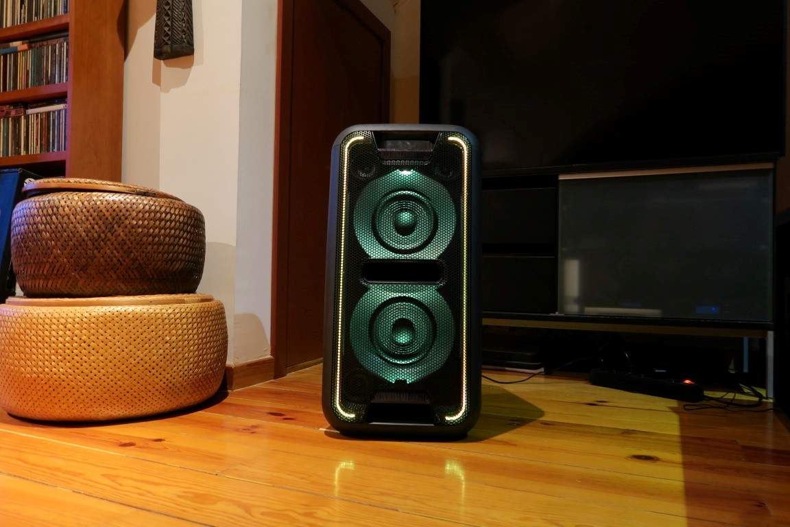 Sony GTK-XB7, o ensaio à coluna que é uma discoteca