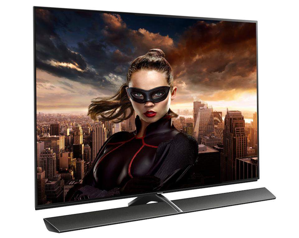 A Panasonic desvenda a espectacular TV OLED EZ1000 à prova do futuro.