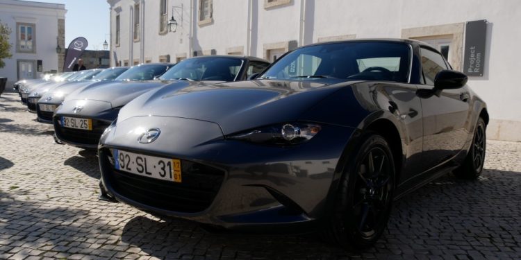 Mazda MX-5 RF, o zoom-zoom agora com capota retráctil