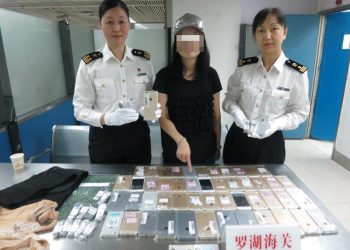 Contrabandear 102 iPhones? Esta pode ser uma solução. Ou não... 4 iphone shenzhen