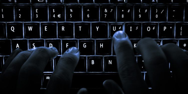 Atenção: os torrents podem “trazer” mais do que se pretende. Be afraid.