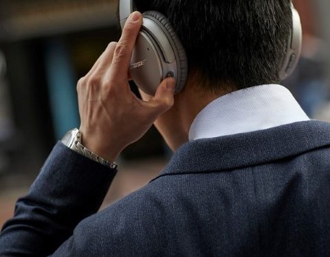 QuietComfort_35_wireless_headphones_II