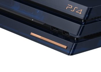 PlayStation 4 Pro translúcida