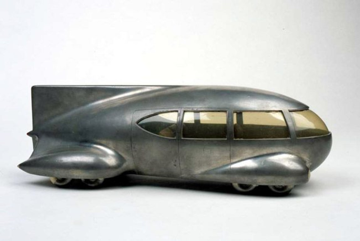 O primeiro automóvel autónomo foi apresentado em 1939 por Bel Geddes