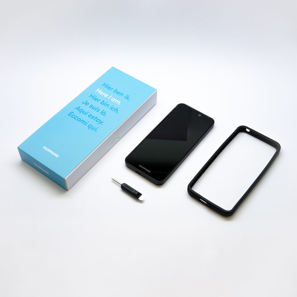 Fairphone 3 Packaging incl. screwdriver and bumper
