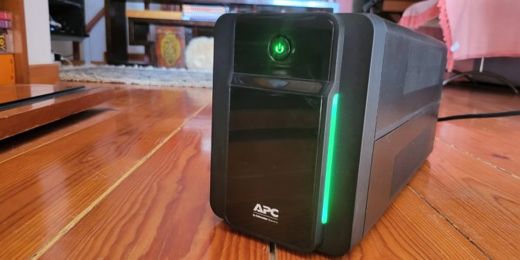 Xá das 5 Análise APC Back-UPS BX Series 750VA