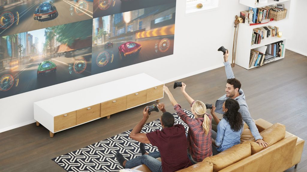 Usain Bolt corre para agarrar um dos novos projectores Epson 3 EH-TW62504K_1