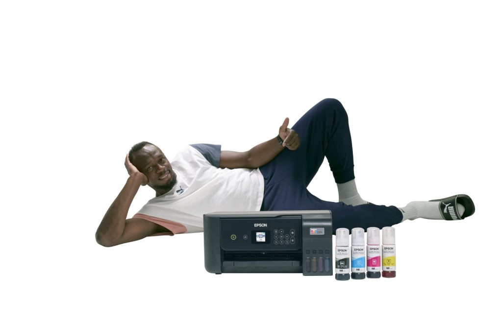 Usain Bolt corre para agarrar um dos novos projectores Epson 2 Epson