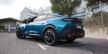 Análise Peugeot 408 GT Híbrido Plug-in 180 cv