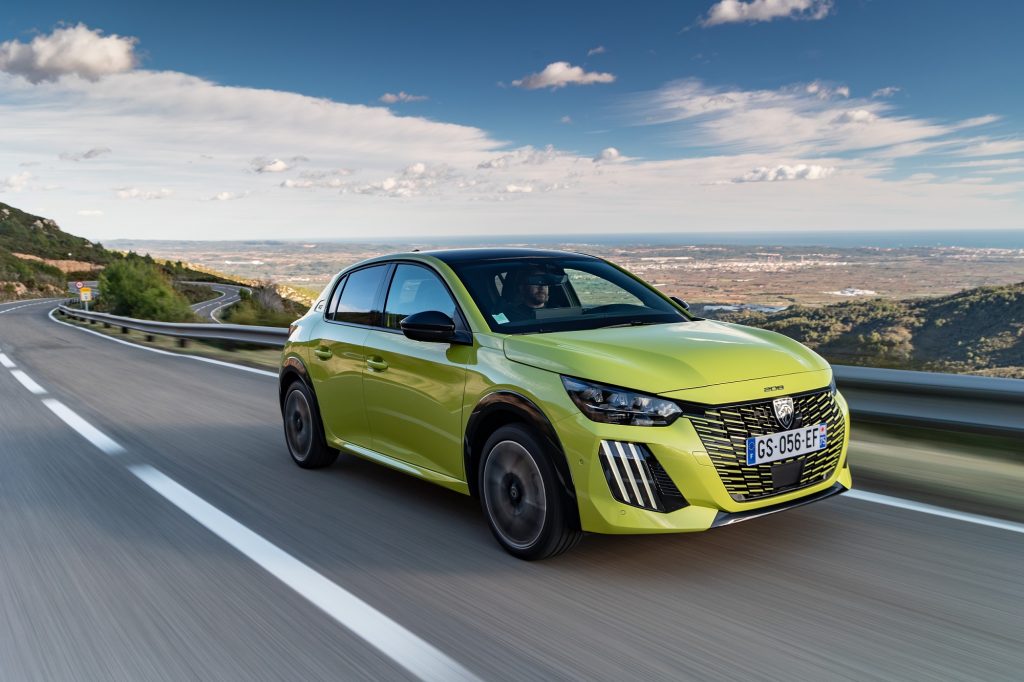 PEUGEOT E208 TESTDRIVE 2311TC004