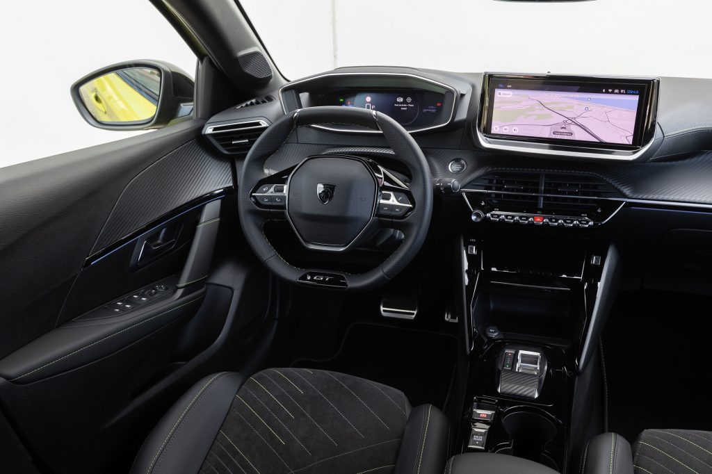 PEUGEOT E208 TESTDRIVE 2311TC033