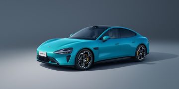 Xiaomi SU7 é o primeiro carro eléctrico da marca mais conhecida pelos smartphones e IoT