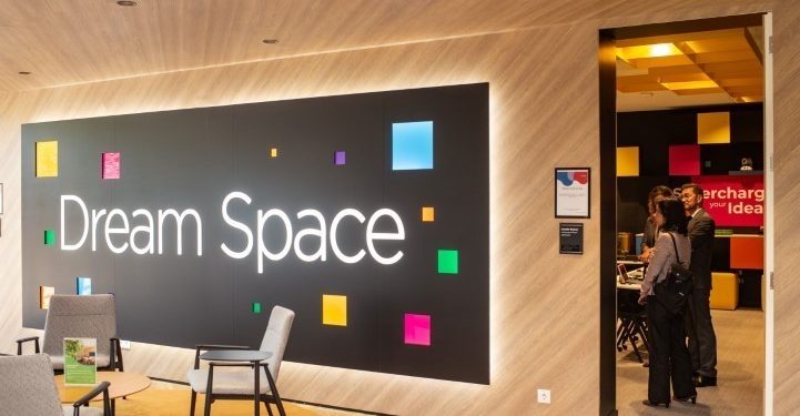 Microsoft abre portas do escritório para capacitar centenas de alunos e professores