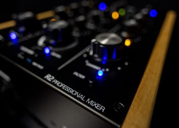 Headliner R2: Mixer de rotativos com vibe Clássica e características modernas