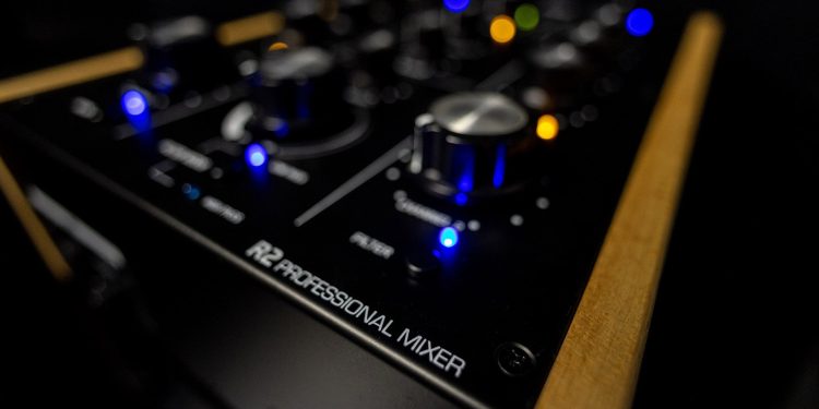 Headliner R2: Mixer de rotativos com vibe Clássica e características modernas