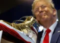 Donald Trump, condenado, lançou e esgotou estes Sneakers para pagar a conta