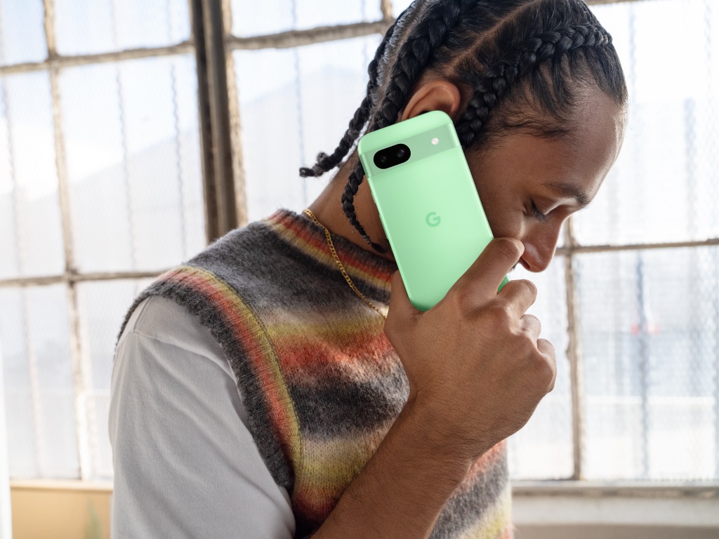 Pixel 8a Aloe Lifestyle