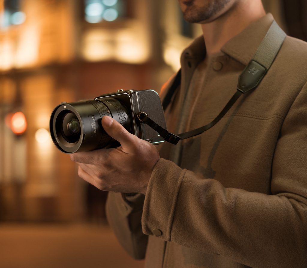 XCD 25V Lifestyle Strap with 907X CFV 100C X2