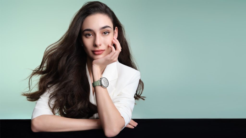 YDRAY WATCH GT 4 产品 人物或场景创拍 Headquarter GT4 NEW SKU Green background 2 EN JPG 20240410