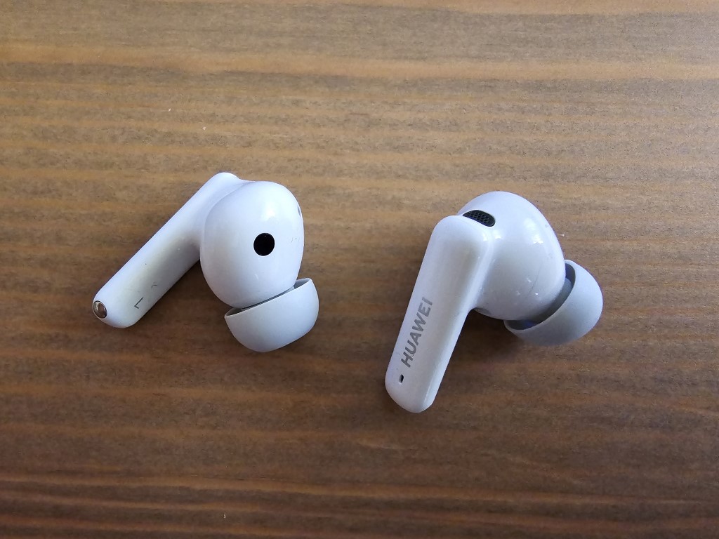 Análise auriculares Huawei FreeBuds 6i 7 20240621 104535