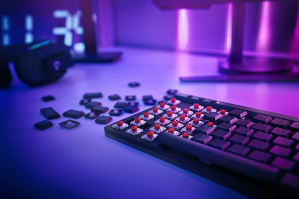 A Logitech G anunciou o teclado para jogos sem fios G515 LIGHTSPEED TKL 6 G515 LIGHTSPEED TKL G502XPLUS OVERHEAD KEY REMOVAL 2480