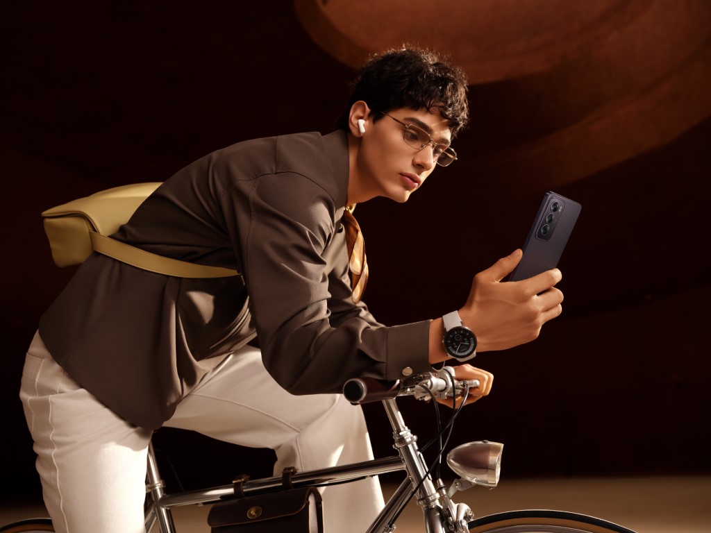 OPPO Reno12 Lifestyle 02