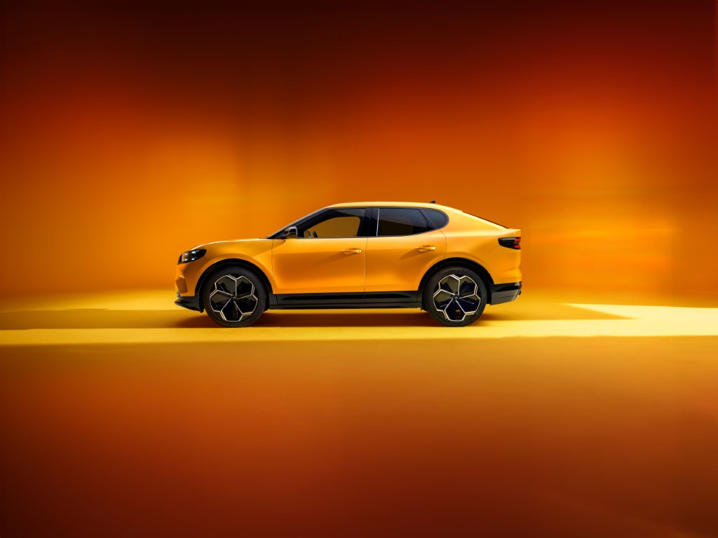 2024Ford ElectricCapri 03