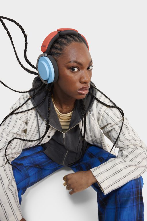 DIGITAL WP02 Customised 045 RGB inUse TalentOnFloor Female A2 Mono copy