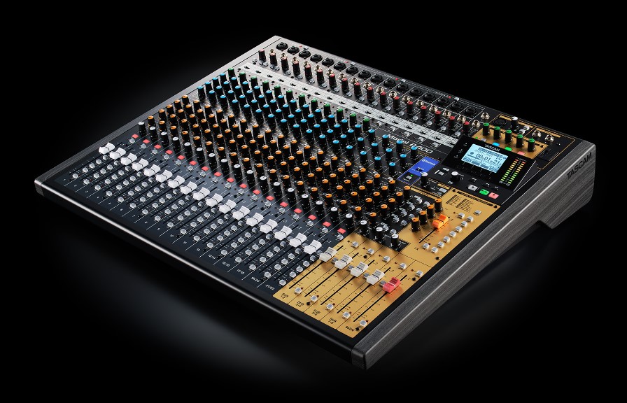 TASCAM Model 2400 junta Mixer + gravador multi-pistas + interface áudio