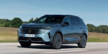 PEUGEOT E-5008 chega a Portugal este mês