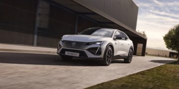 Novo Peugeot E-408: a versão que faltava