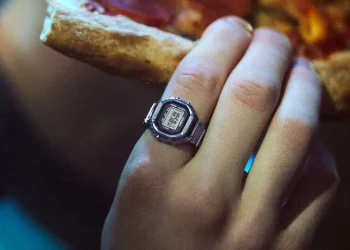 Casio CRW-001-1JR, um anel que é um relógio