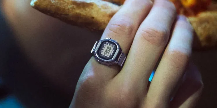 Casio CRW-001-1JR, um anel que é um relógio