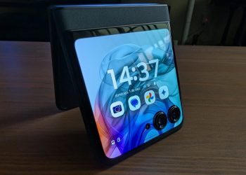 Análise ao dobrável Motorola Razr 50