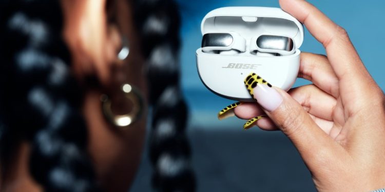 Bose aposta na cor (sonora) para o dia dos namorados