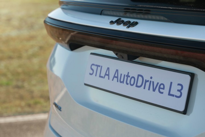 Stellantis STLA AutoDrive: condução sem mãos e sem olhos para uma nova era ao volante 7 STLA AutoDrive L3 nameplate 1