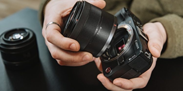 3 novidades Canon: câmaras PowerShot V1, EOS R50 V e objectiva RF-S 14-30mm