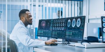 Kyndryl e Microsoft lançam assistente de saúde com IA: Dragon Copilot