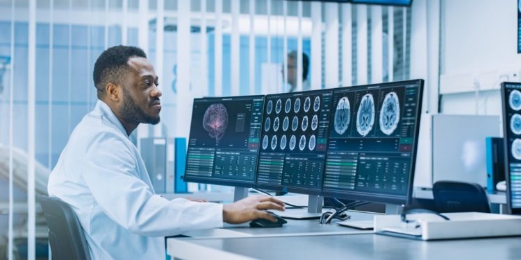 Kyndryl e Microsoft lançam assistente de saúde com IA: Dragon Copilot