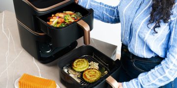 Cosori Turbo Tower Pro reinventa a airfryer com cerâmica e inteligência vertical