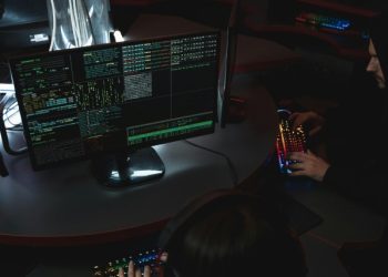 Cibercrime 5.0: Fortinet revela explosão de ataques com IA e automatismos em massa